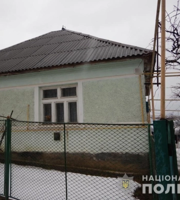 На Мукачівщині 37-річний чоловік зарізав вітчина і намагався прикінчити рідну бабусю
