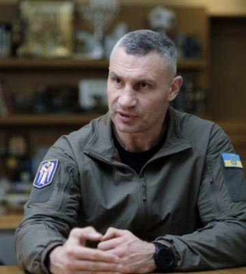 У Києві через обстріл на верхніх поверхах будинків може не бути води