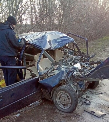 На трасі під Запоріжжям зіткнулися вантажівка і «Таврія»: загинула водійка, – ФОТО