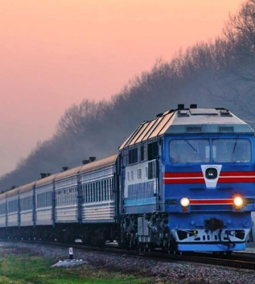 Укрзалізниця: 3 харківських потяги запізнюються через ракетний обстріл
