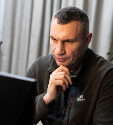 У Києві через обстріл на верхніх поверхах будинків може не бути води