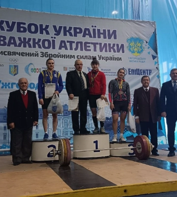 &quot;Підкорювачки штанги&quot;. Важкоатлетки із Сум про свої досягнення на кубку України