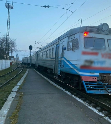 На залізничному вокзалі у Рівному на коліях травмувався 82-річний пенсіонер