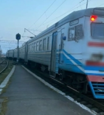 На залізничному вокзалі у Рівному на коліях травмувався 82-річний пенсіонер