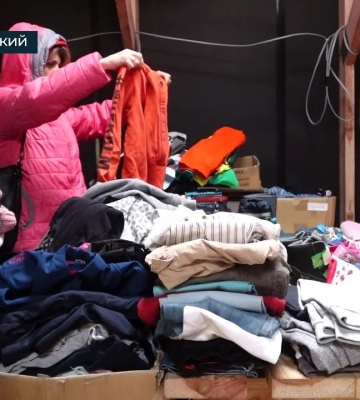 У Кропивницькому безплатно роздають нужденним речі (відео)