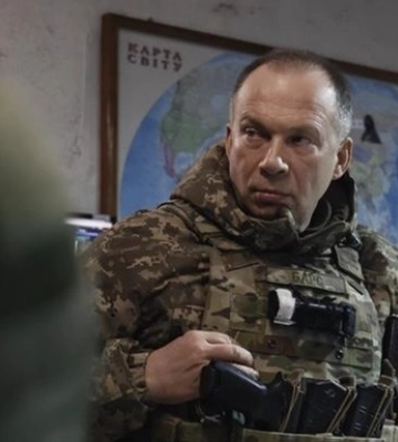 Защитники Бахмута не дали окружить город, но ситуация очень тяжелая — Сырский