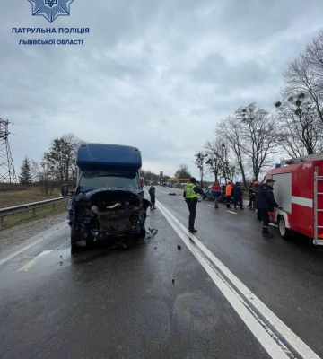 На Львівщині у ДТП загинуло двоє людей (ФОТО)