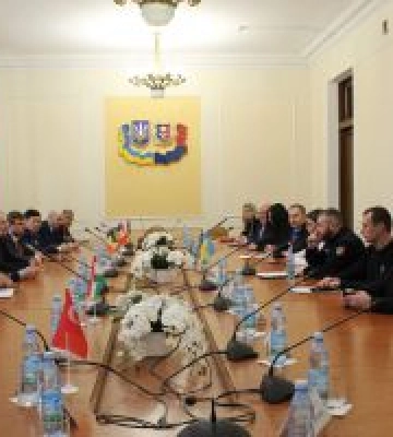Єднаємось для Перемоги і мирної роботи Єднаємось для Перемоги і мирної роботи
