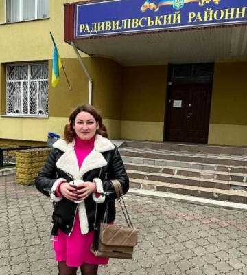 Звільнена за фото в купальнику вихователька з Рівненщини виграла суд