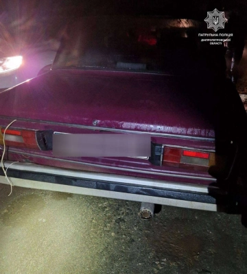 У Дніпропетровській області чоловіки зливали паливо із вантажівок (ФОТО)