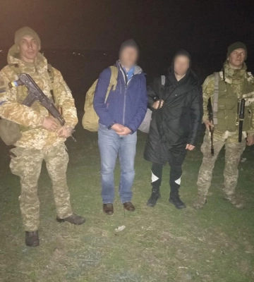 На кордоні в Одеській області затримали втікачів та їх "провідників", - ФОТО