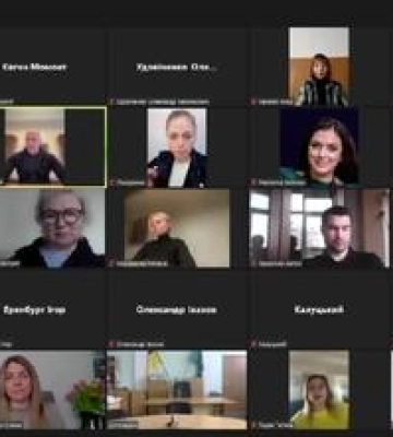 Перша сесія після зміни влади: розпочалася позачергова сесія Полтавської міської ради