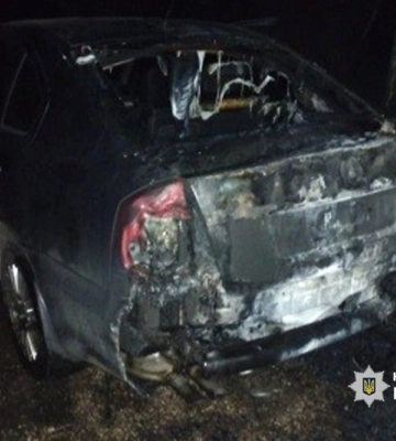 У Черкасах поліцейські затримали чоловіка, який підпалив автомобіль власних сусідів