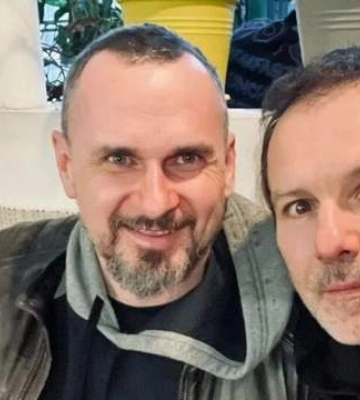 Будут с Иваном в футбол играть, – Святослав Вакарчук умилил фото с Сенцовым и его сыном