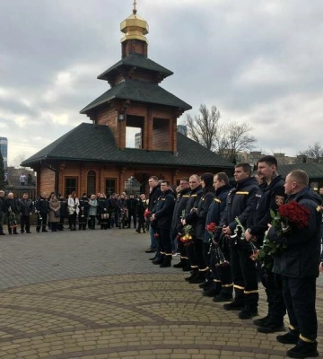 У Дніпрі прощаються з речницею ДСНС Євгенією Дудкою, яка отримала поранення під час ракетного удару