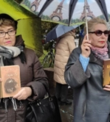 У Луцьку провели акцію «Прийди зі своїм Кобзарем». ФОТО