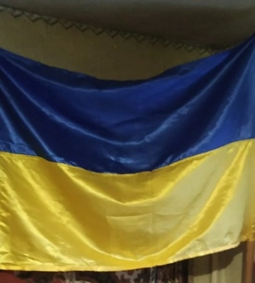 На Сумщині з могили захисника викрали державний прапор