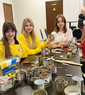 Одесити виготовили окопні свічки для військових