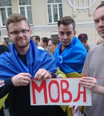 За год в Украине увеличилось число тех, кто называет украинский язык родным – соцопрос