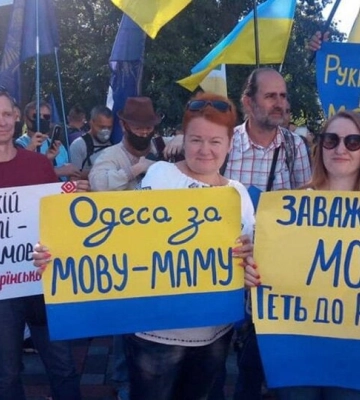 Самі себе призначають жертвами: чи справді в Одесі утискають україномовних