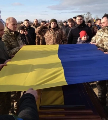 У Березному попрощалися зі сапером Романом Гурином, який загинув біля Нью-Йорку