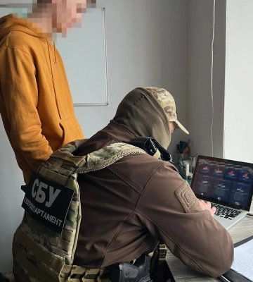 Викрито зловмисників, які продавали персональні дані українців громадянам РФ. Організатора схеми затримано, - СБУ. ФОТО