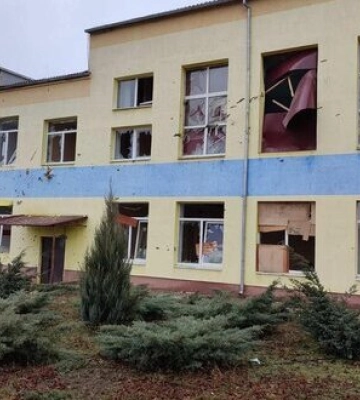 Россияне обстреляли школу и учебно-воспитательный комплекс в Донецкой области, - ОВА. ФОТО