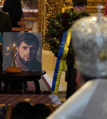 У Києві прощаються із Героєм України Дмитром Коцюбайлом на псевдо Да Вінчі