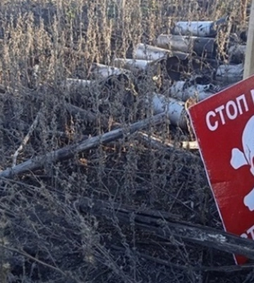 На Херсонщині машина натрапила на міну: двоє загиблих, двоє поранених