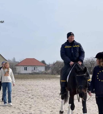 Одеські рятувальники пройшли реабілітацію іпотерапією