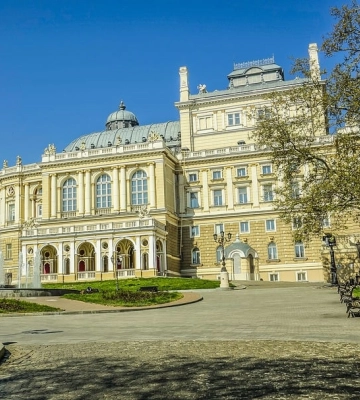 Жителям Одещини повернули світло, але в одному з районів Одеси триває ремонт
