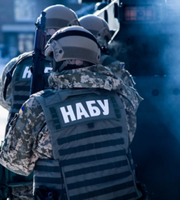 Хотели украсть 8 га земли: в Киеве разоблачили нардепа и трех сообщников