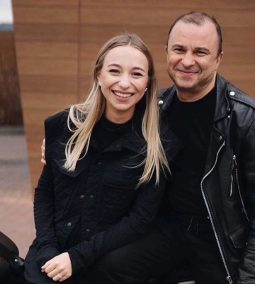 "Чоловік зі мною розлучиться": молода дружина Віктора Павліка вирішила змінити зовнішність
