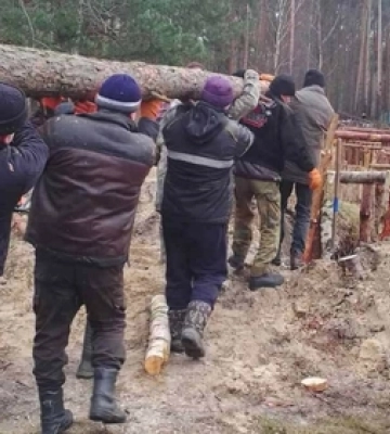 &quot;Армія відновлення&quot;: до облаштування оборонних рубежів на Волині долучили ще 13 безробітних