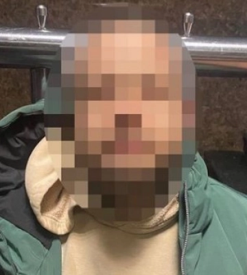 Порізала руки, захищаючись: у Києві затримали чоловіка, який ледве не вбив свою дружину