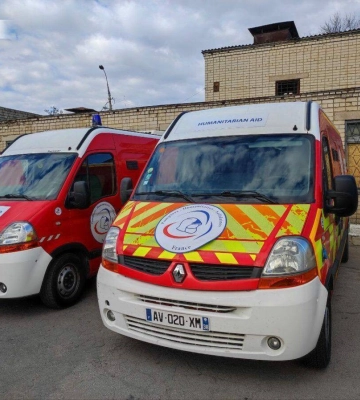 Херсон отримав 3 автомобіля швидкої допомоги від французької гуманітарної організації