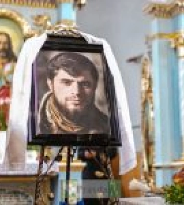 На Івано-Франківщині відбулися похоронні богослужіння за полеглим Героєм України Дмитром Коцюбайлом («Да Вінчі»)