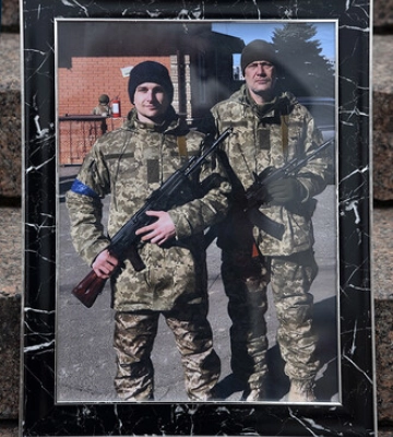 У Києві прощались з батьком та сином, які загинули в Бахмуті