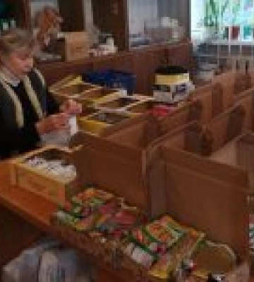 За рік у Луцьку волонтери виготовили 35 тисяч “Волинських сухпайків” для ЗСУ. Фото