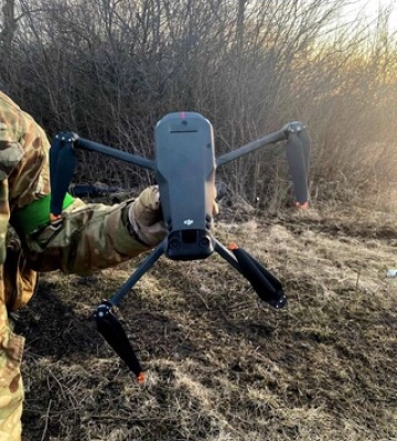 Пограничники в Луганской области захватили вражеский дрон-разведчик