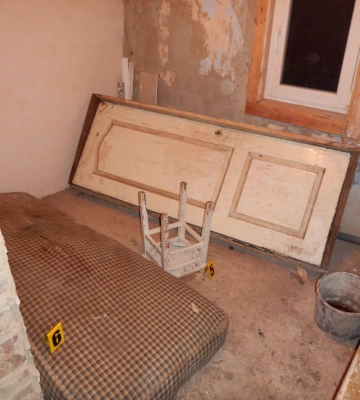Селянин на Рівненщині мовчить, чому тіло сусіда закопане біля його хати