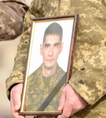 &quot;Йому б ще жити і жити&quot;: у Рівному попрощались із 30-річним Героєм