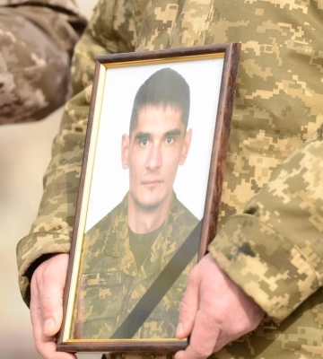 &quot;Йому б ще жити і жити&quot;: у Рівному попрощались із 30-річним Героєм