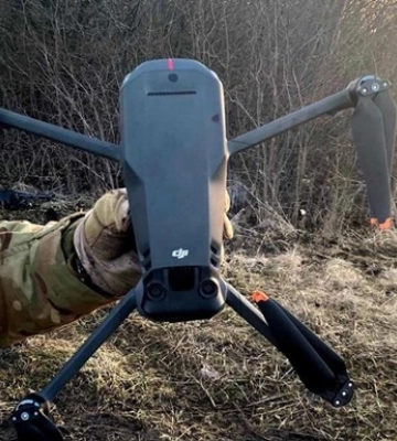 Прикордонники на Луганщині захопили ворожий дрон-розвідник
