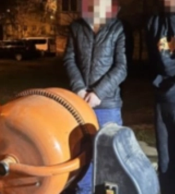 І не надірвалися ж: у Рівному з магазину поцупили бетонозмішувач