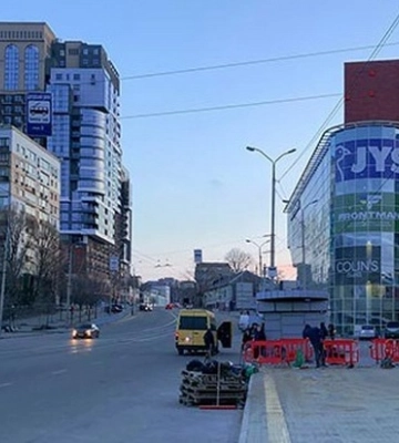 В Днепре возле &quot;Озерки&quot; убрали стоянку для автомобилей