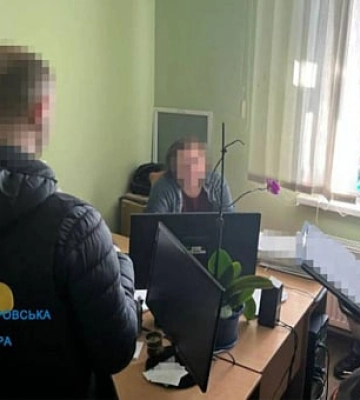 Посадовців однієї з міськрад на Дніпропетровщині викрили на хабарі