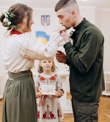 Щасливі у вишиванках: 510 шлюбів уклали на Рівненщині минулого місяця (ФОТО)