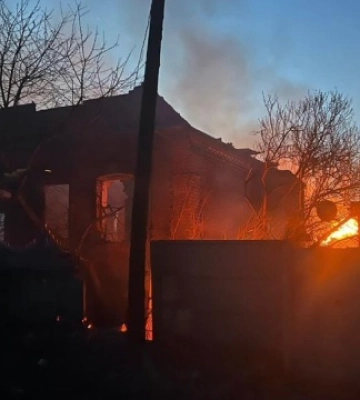 На Донеччині рятувальники під час гасіння пожежі потрапили під обстріл