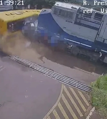 У Бразилії потяг врізався у автобус із дітьми: є загиблі та поранені. Фото інциденту